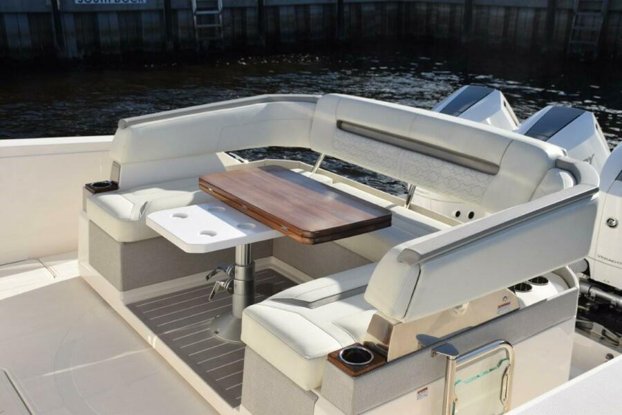 38' 2024 Tiara Yachts 38 LS
