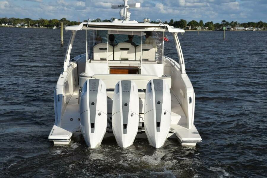 38' 2024 Tiara Yachts 38 LS