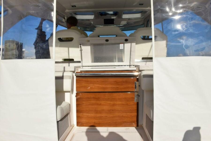 38' 2024 Tiara Yachts 38 LS