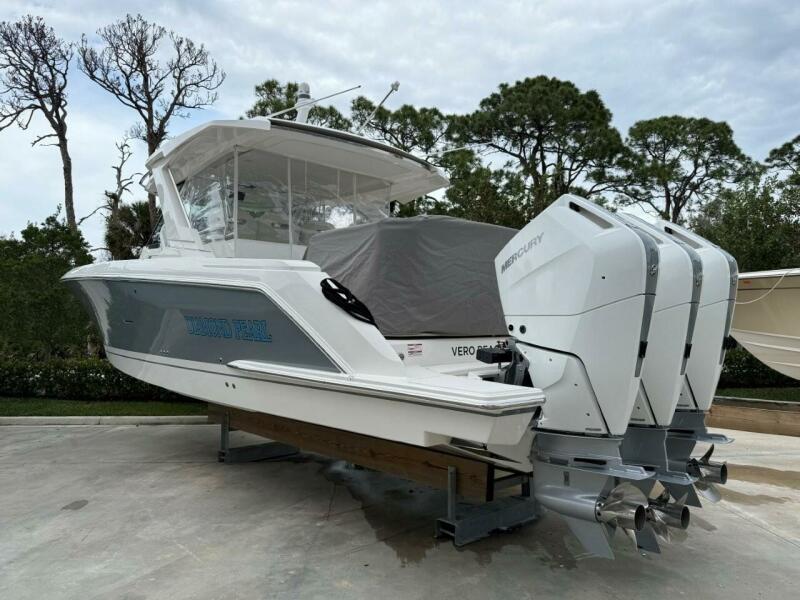 38' 2024 Tiara Yachts 38 LS