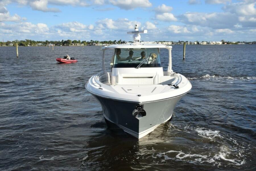 38' 2024 Tiara Yachts 38 LS