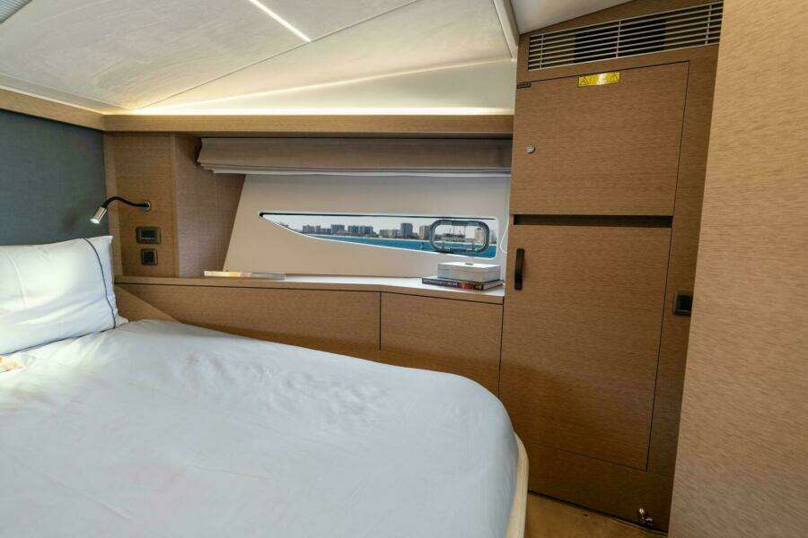 2024 42 Prestige Flybridge - VIP Stateroom