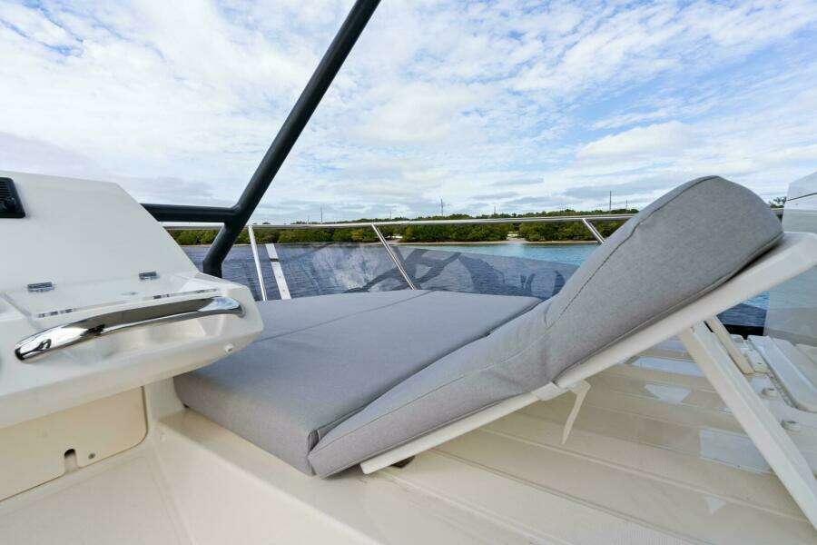 2024 42 Prestige Flybridge - Flybridge