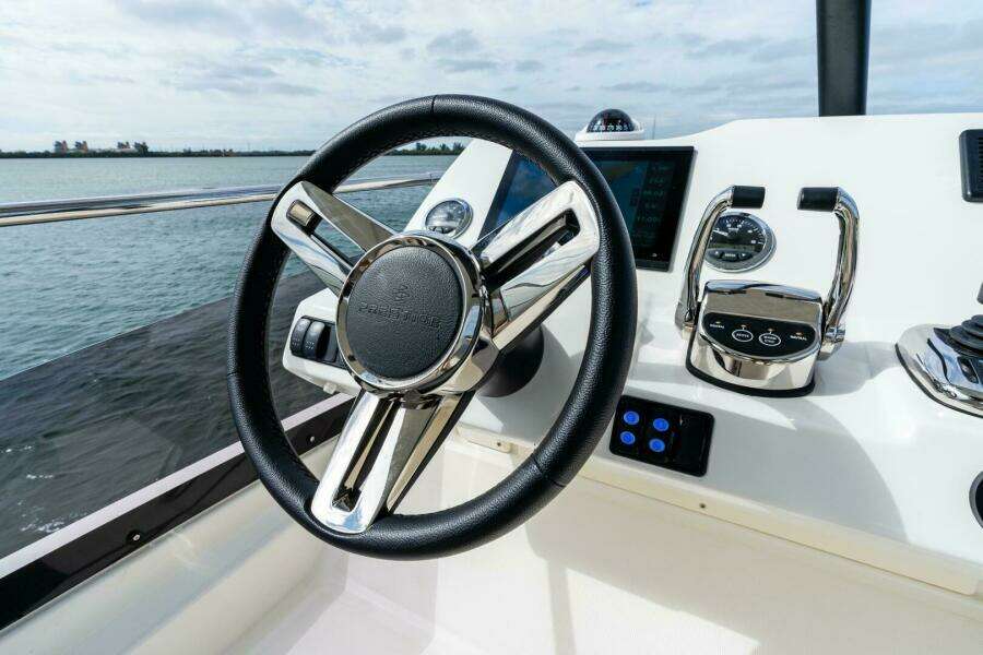 2024 42 Prestige Flybridge - Flybridge