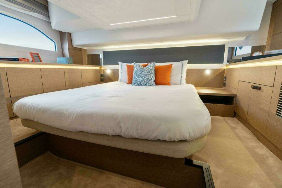 2024 42 Prestige Flybridge - Master Stateroom
