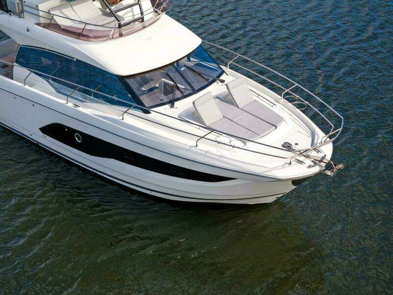 2024 42 Prestige Flybridge - Profile