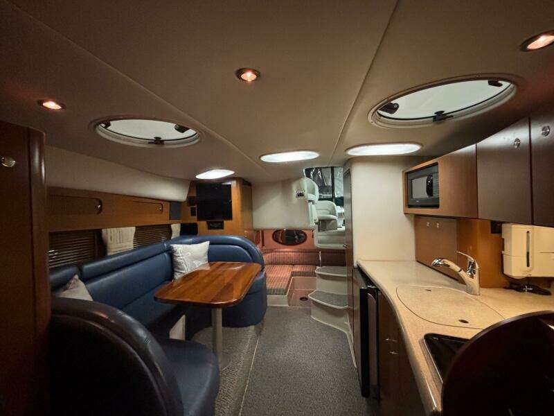 32ft Four Winns Yacht For Sale