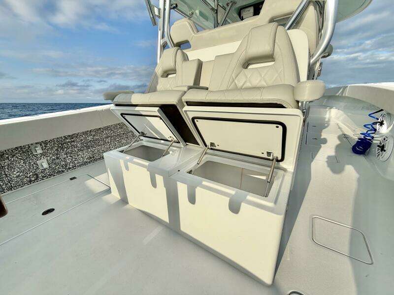 Lodge ical Necessity 37ft Freeman Yacht For Sale