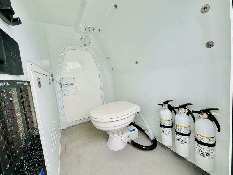 Lodge ical Necessity 37ft Freeman Yacht For Sale