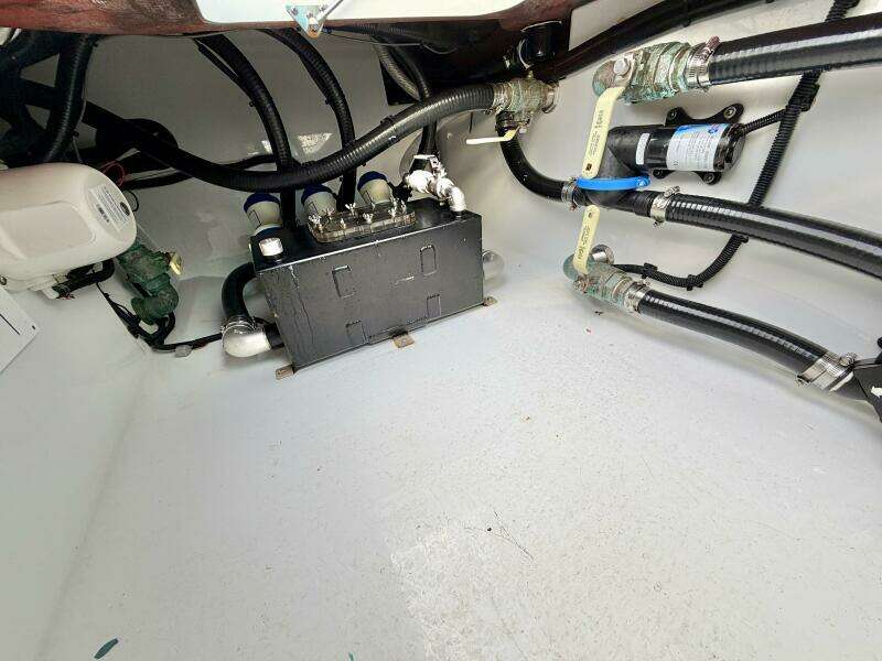 Lodge ical Necessity 37ft Freeman Yacht For Sale