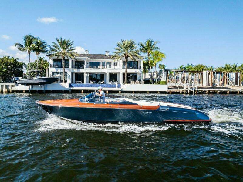 Isola 33ft Riva Yacht For Sale