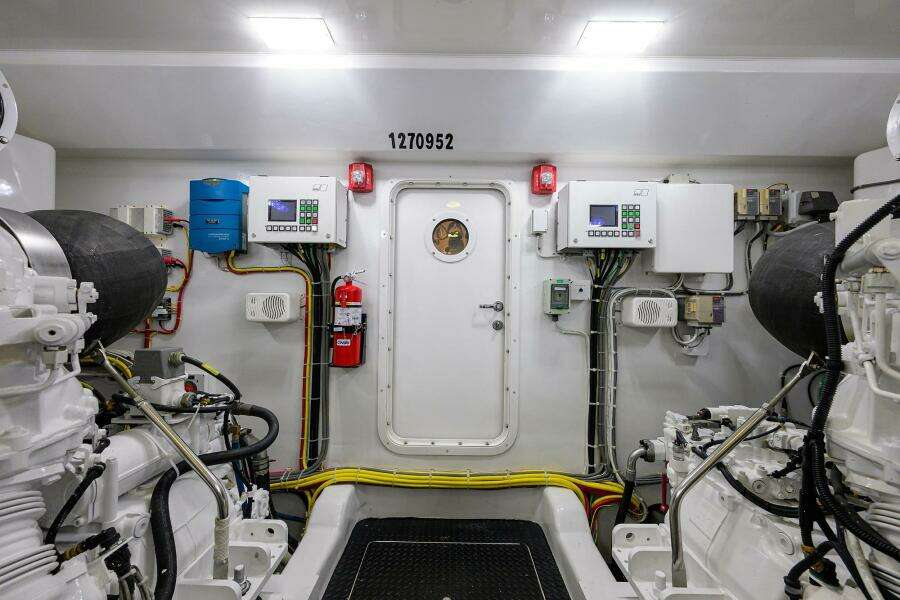 Viking  92 SPECULATOR - Engine Room