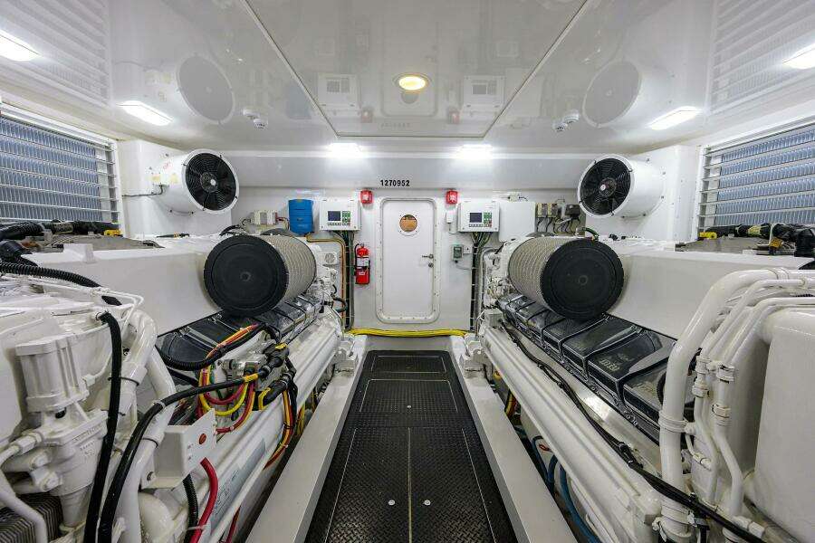 Viking  92 SPECULATOR - Engine Room