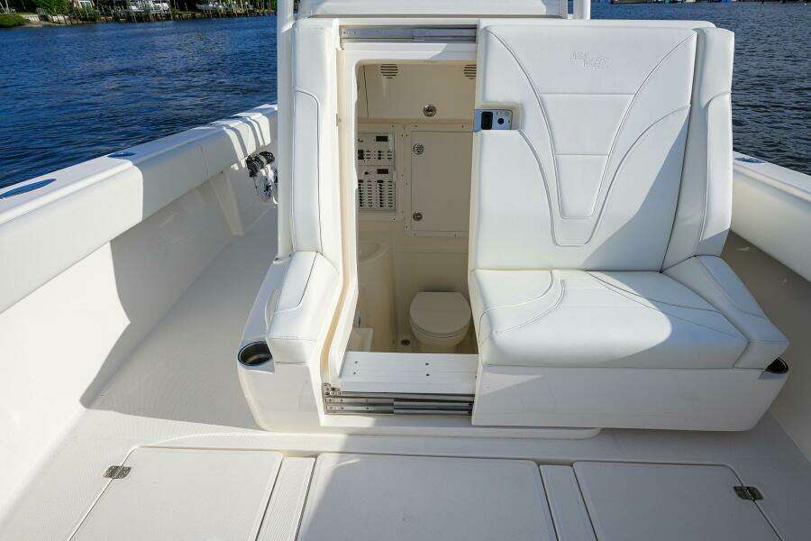 REEL CRAFT 34ft SeaVee Yacht For Sale