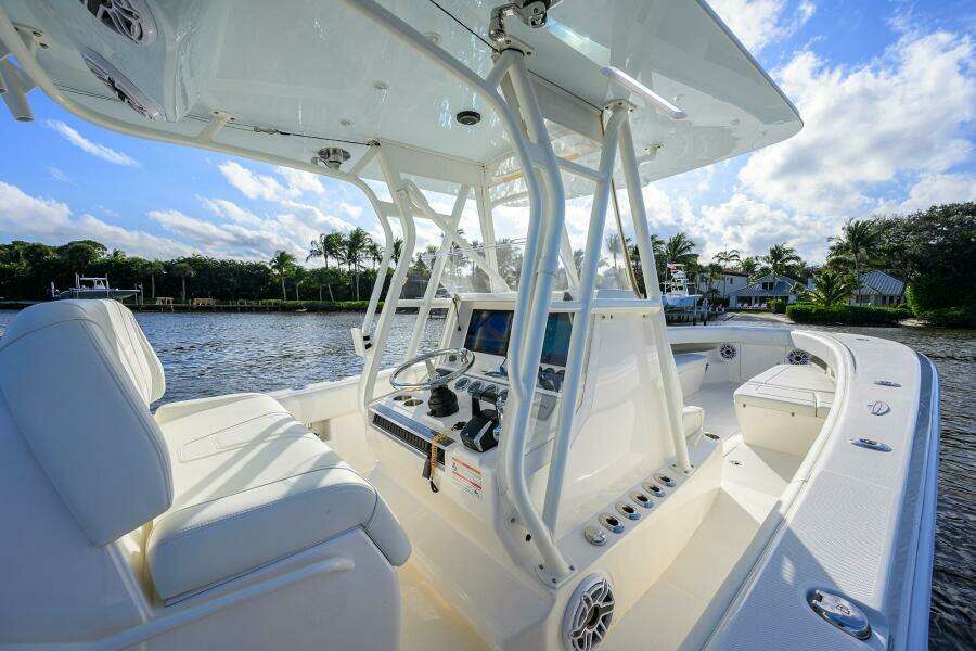 REEL CRAFT 34ft SeaVee Yacht For Sale