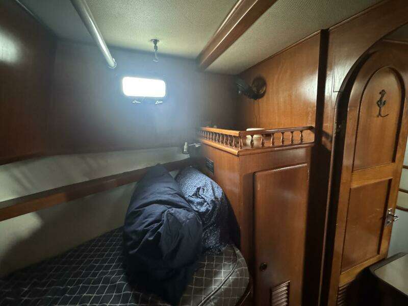 44' Marine Trader V Berth Stateroom
