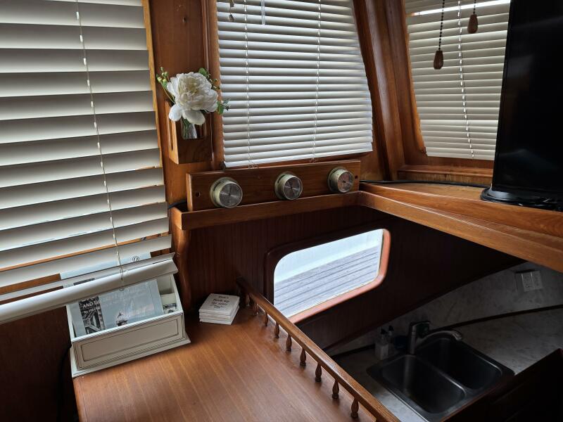 44' 1981 Marine Trader Double Cabin