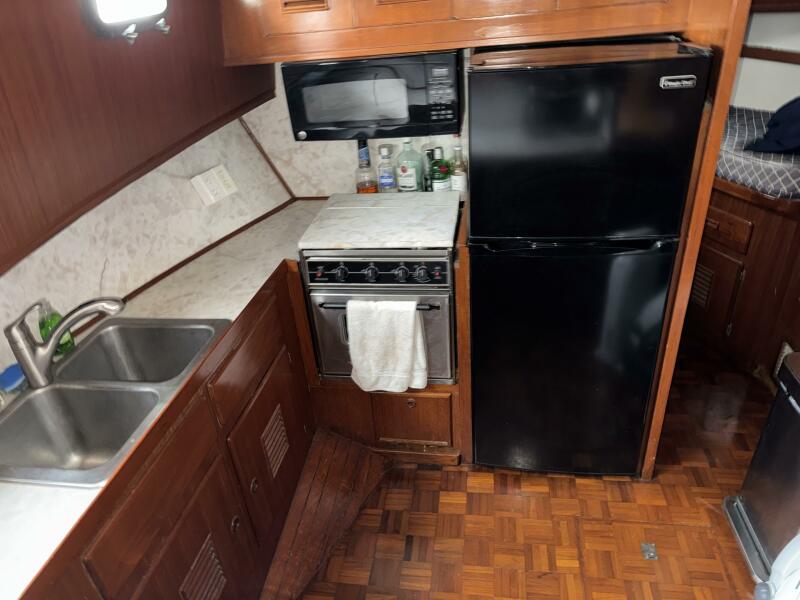 44' 1981 Marine Trader Double Cabin
