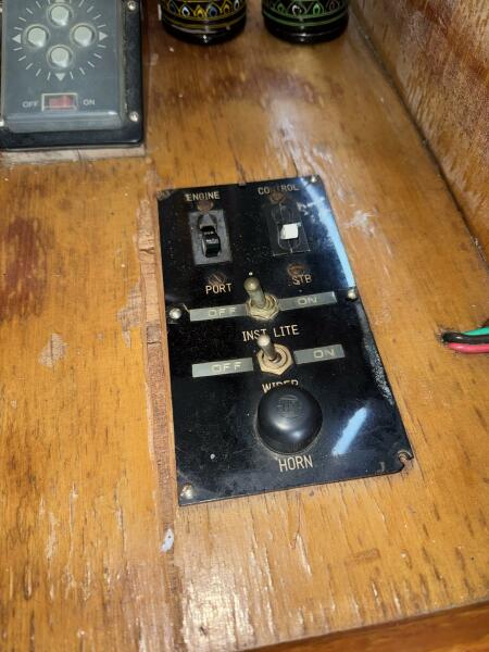 44' 1981 Marine Trader Double Cabin