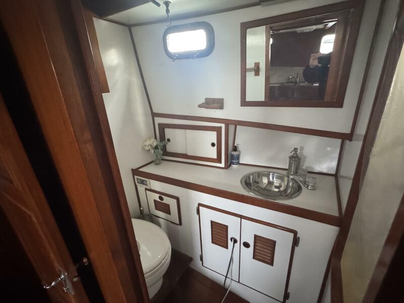 44' 1981 Marine Trader Double Cabin