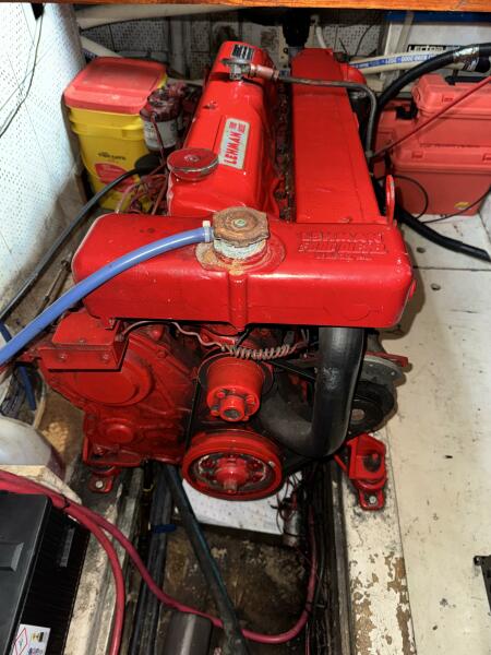 44' 1981 Marine Trader Double Cabin