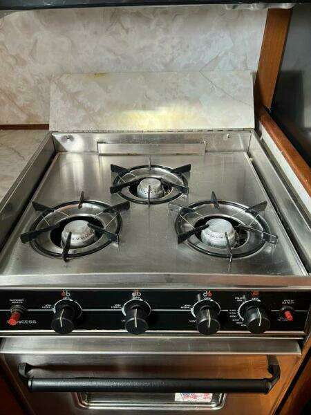 44' Marine Trader Galley Cooktop