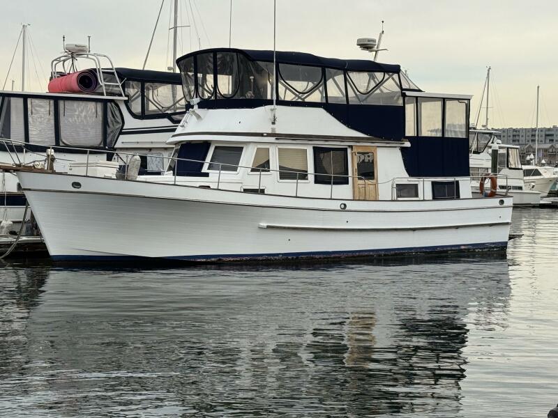 44' 1981 Marine Trader Double Cabin