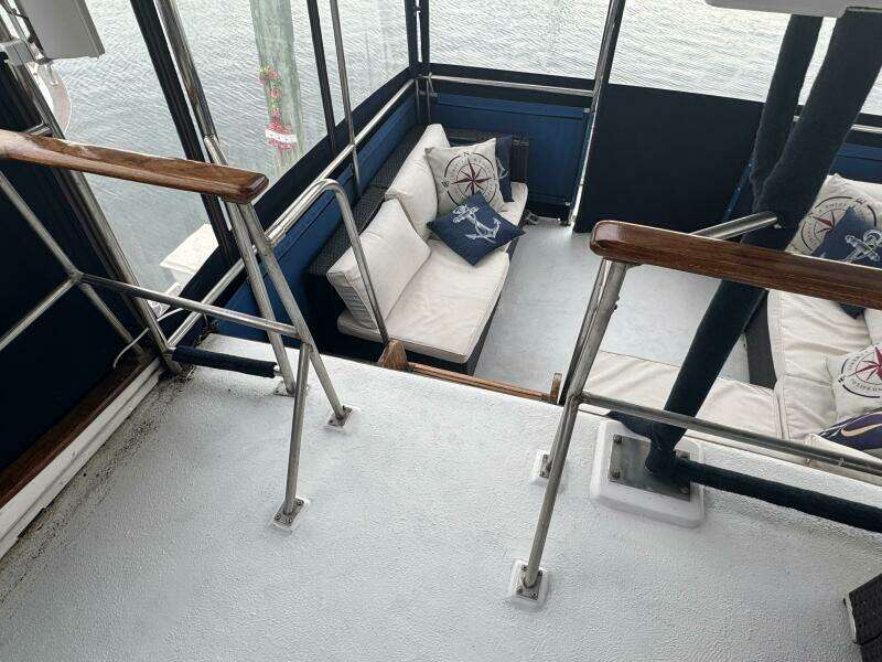 44' Marine Trader Trunk Deck Starboard