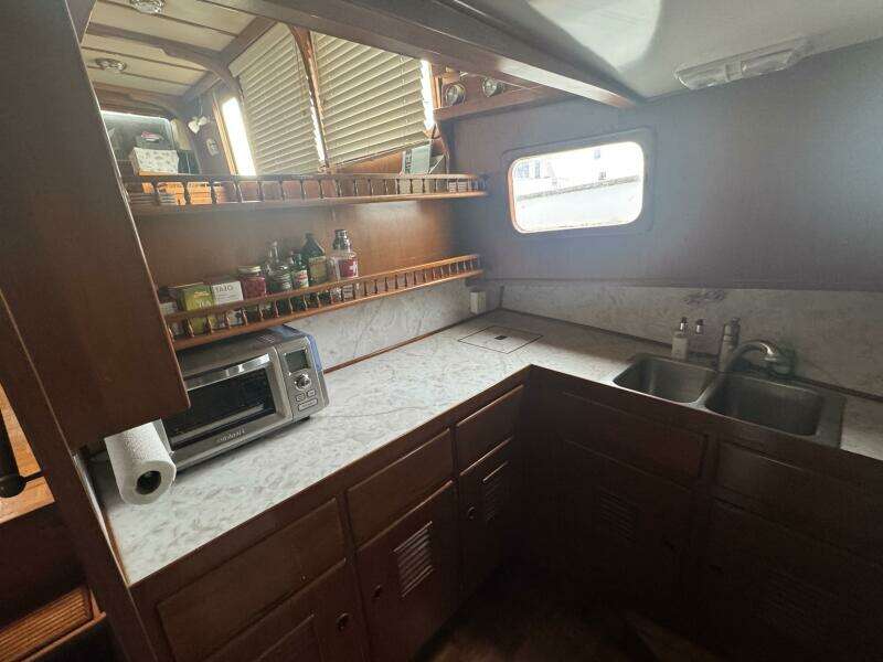 44' Marine Trader Galley Aft