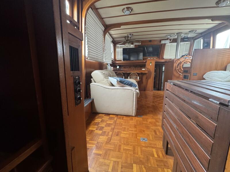 44' 1981 Marine Trader Double Cabin