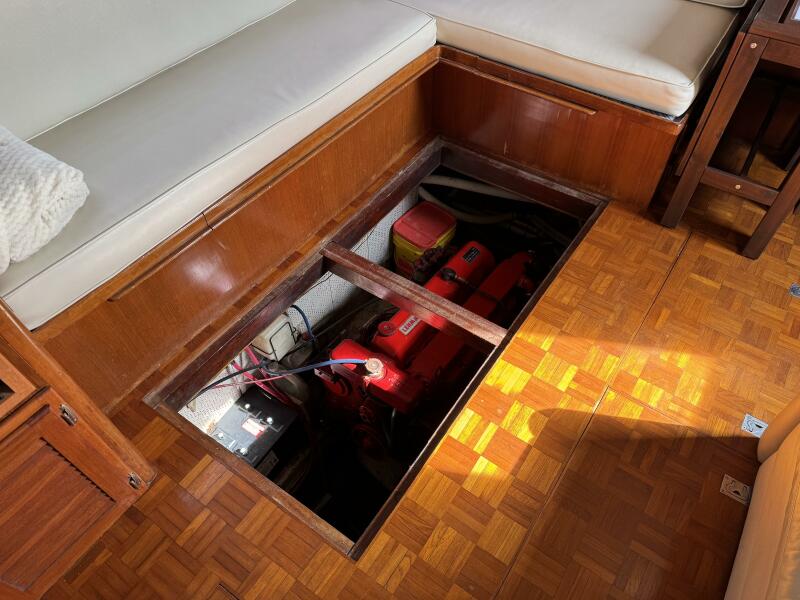 44' 1981 Marine Trader Double Cabin