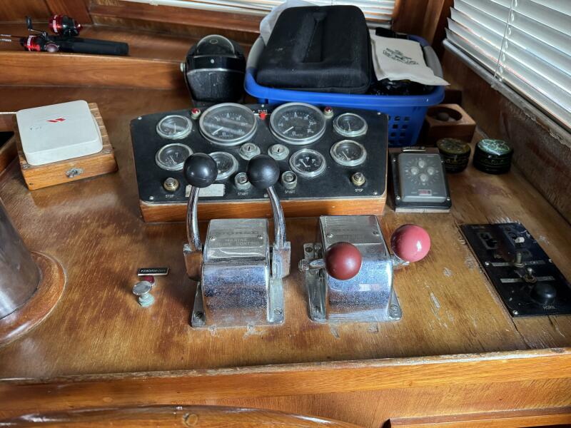 44' 1981 Marine Trader Double Cabin