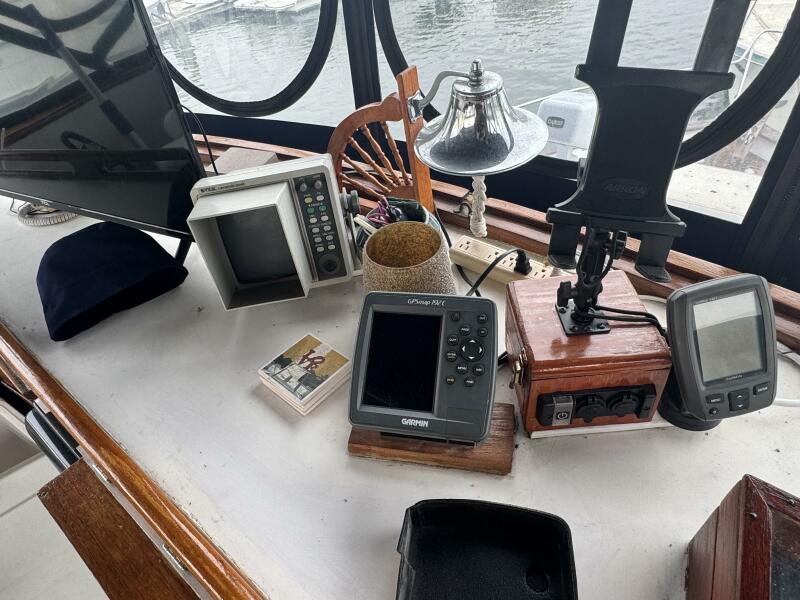 44' 1981 Marine Trader Double Cabin