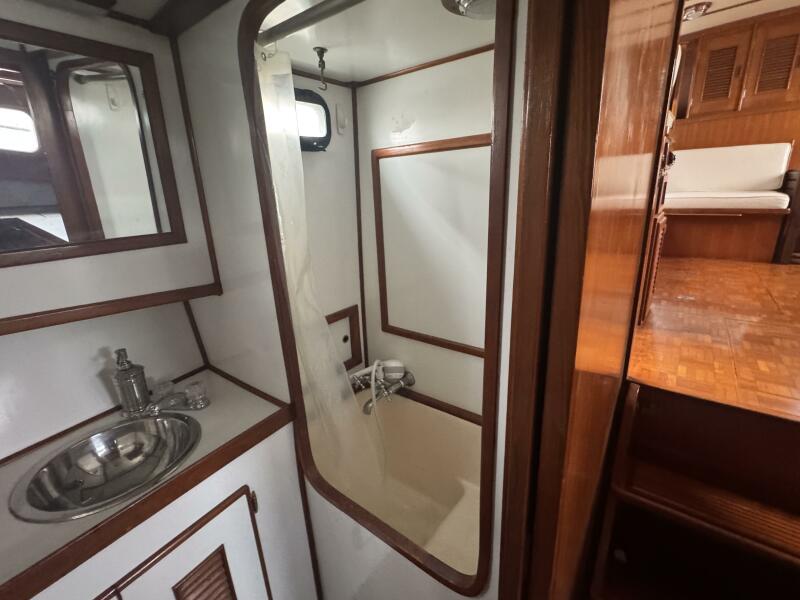 44' 1981 Marine Trader Double Cabin