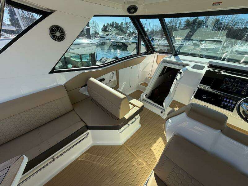 SEA JAY 32ft Sea Ray Yacht For Sale