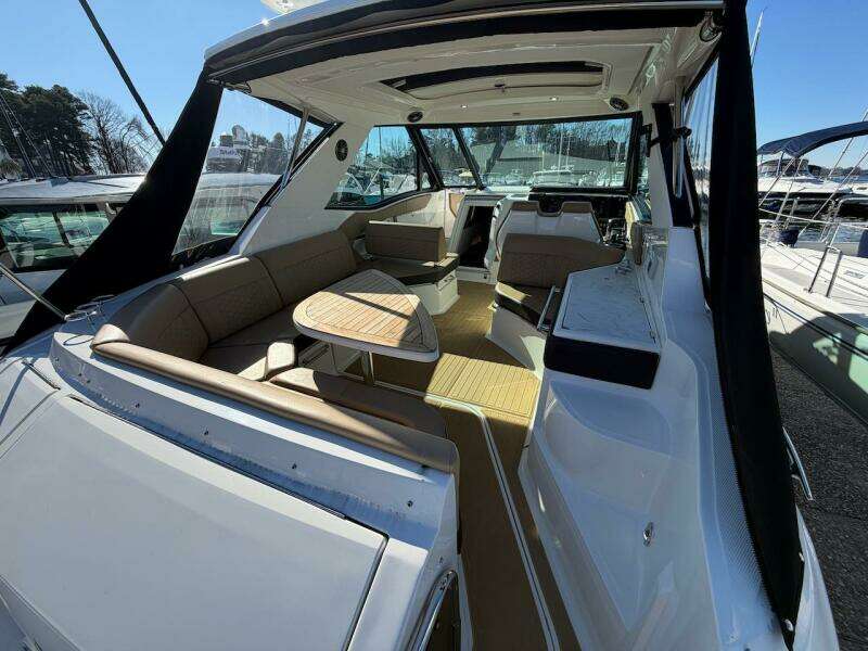 SEA JAY 32ft Sea Ray Yacht For Sale