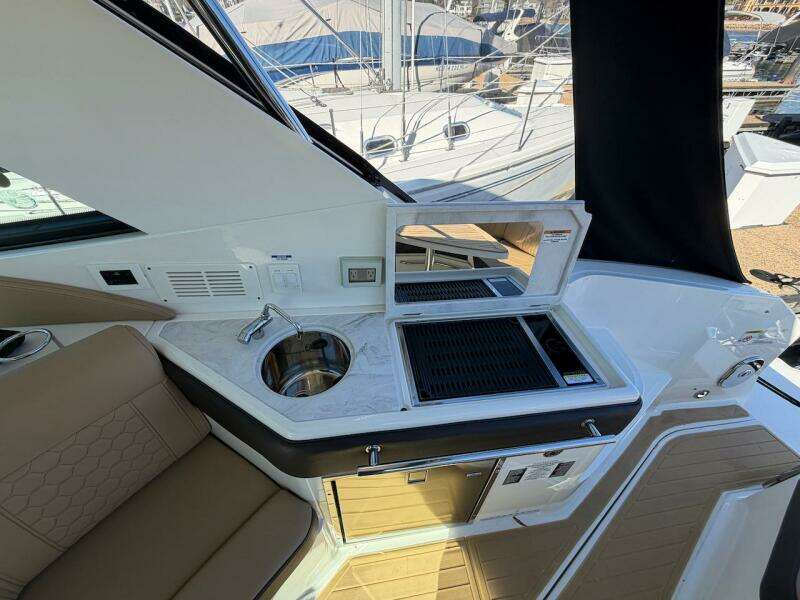 SEA JAY 32ft Sea Ray Yacht For Sale