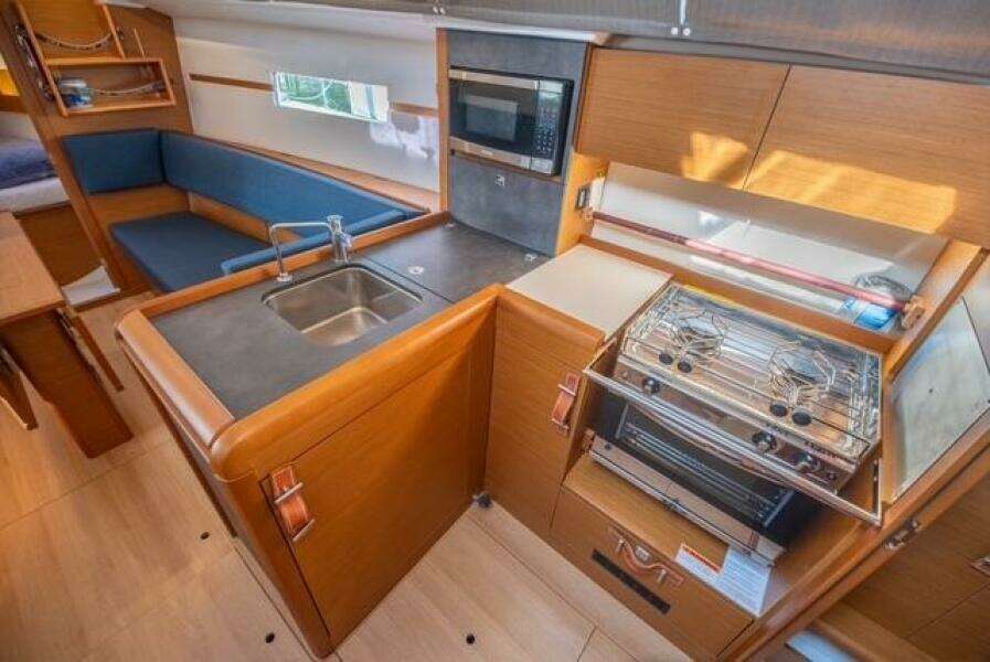 Rivendell 34ft Jeanneau Yacht For Sale