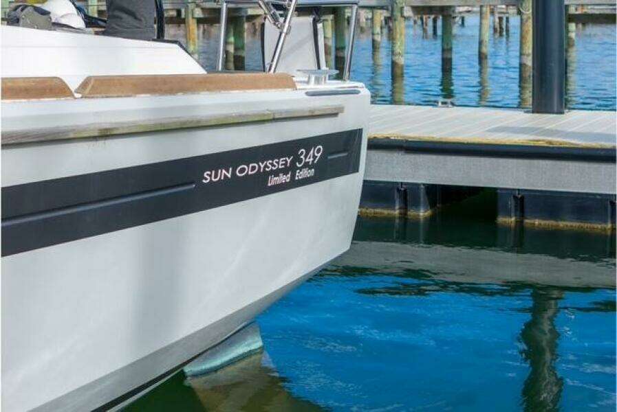 Rivendell 34ft Jeanneau Yacht For Sale