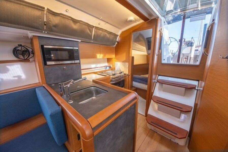 Rivendell 34ft Jeanneau Yacht For Sale
