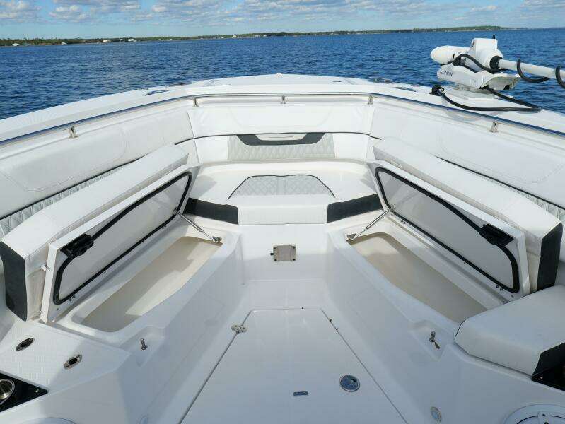 Blackfin 332 CC - Bow Seating Storage