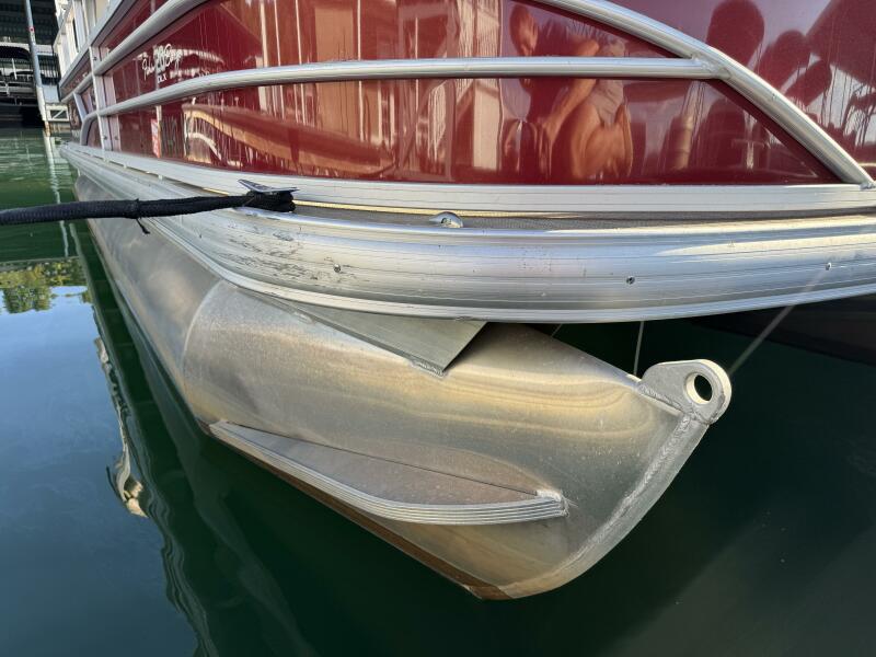 21' 2019 Sun Tracker Fishin' Barge 20DLX