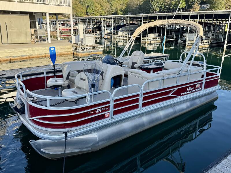 21' 2019 Sun Tracker Fishin' Barge 20DLX