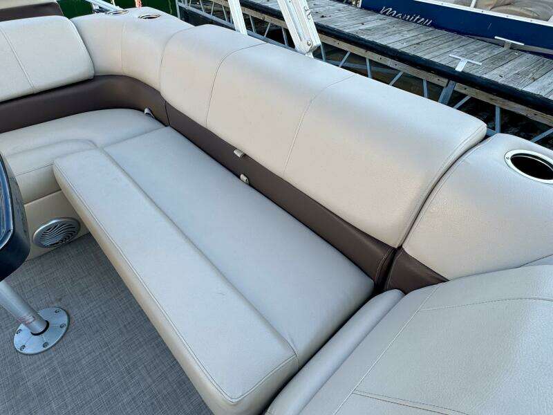 21ft Sun Tracker Yacht For Sale