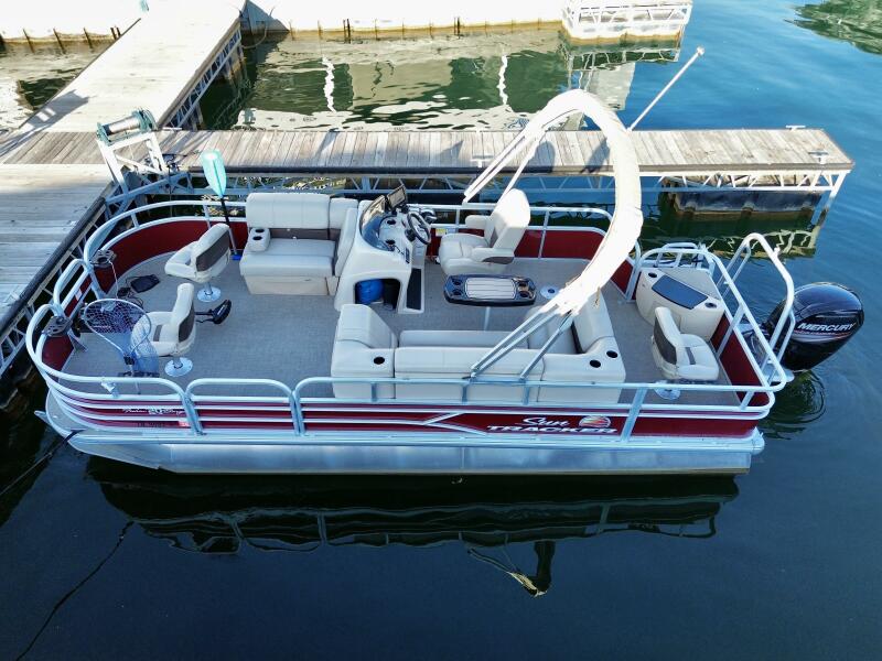 21' 2019 Sun Tracker Fishin' Barge 20DLX