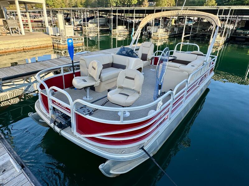 21' 2019 Sun Tracker Fishin' Barge 20DLX