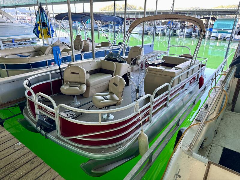 21' 2019 Sun Tracker Fishin' Barge 20DLX