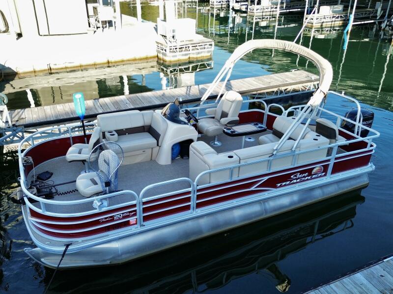 21' 2019 Sun Tracker Fishin' Barge 20DLX