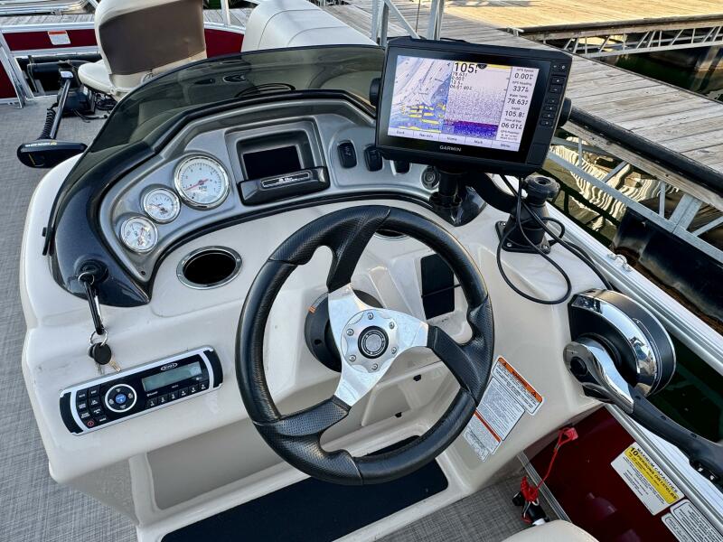 21' 2019 Sun Tracker Fishin' Barge 20DLX