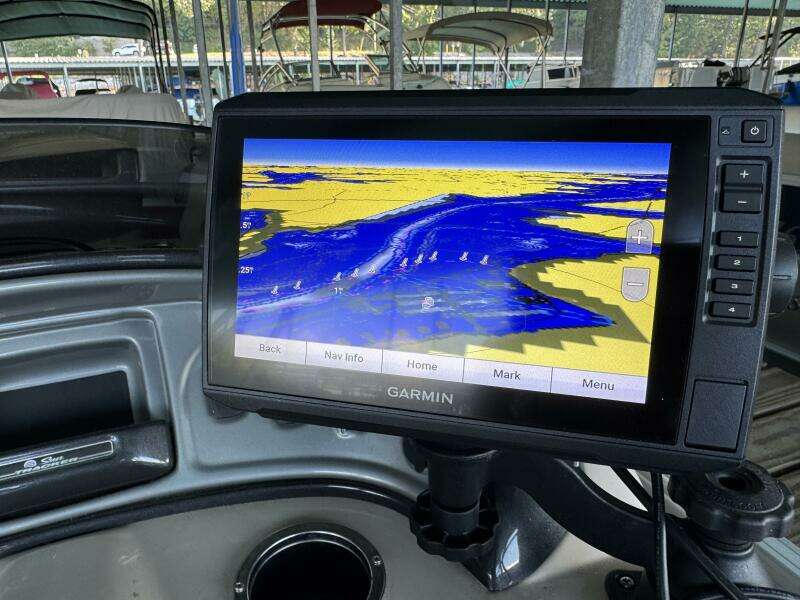 21ft Sun Tracker Yacht For Sale